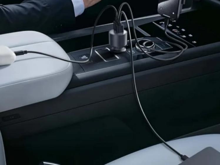 Szybka ładowarka samochodowa do telefonu