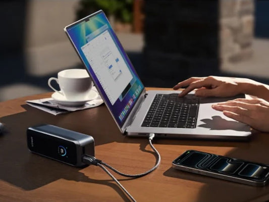 Powerbank ładuje laptopa